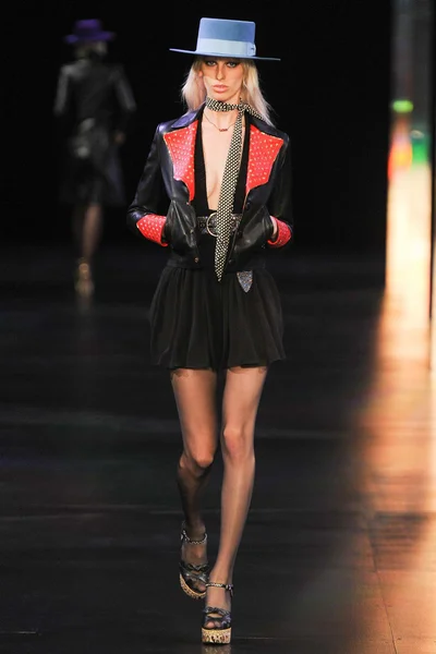 Look 5